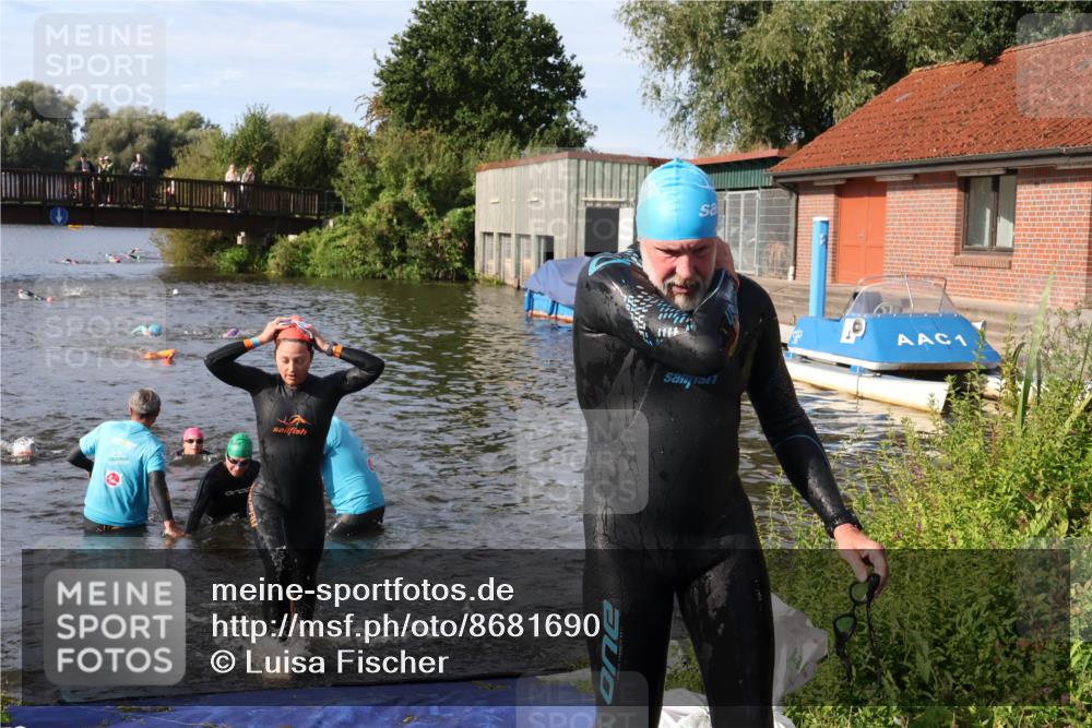 31.08.2025 - Elbe Triathlon Hamburg Luisa Fischer http://msf.ph/oto/8681690 31.08.2025 09:34:40 Schwimmen 850, 890, 902, 912 meine-sportfotos.de
