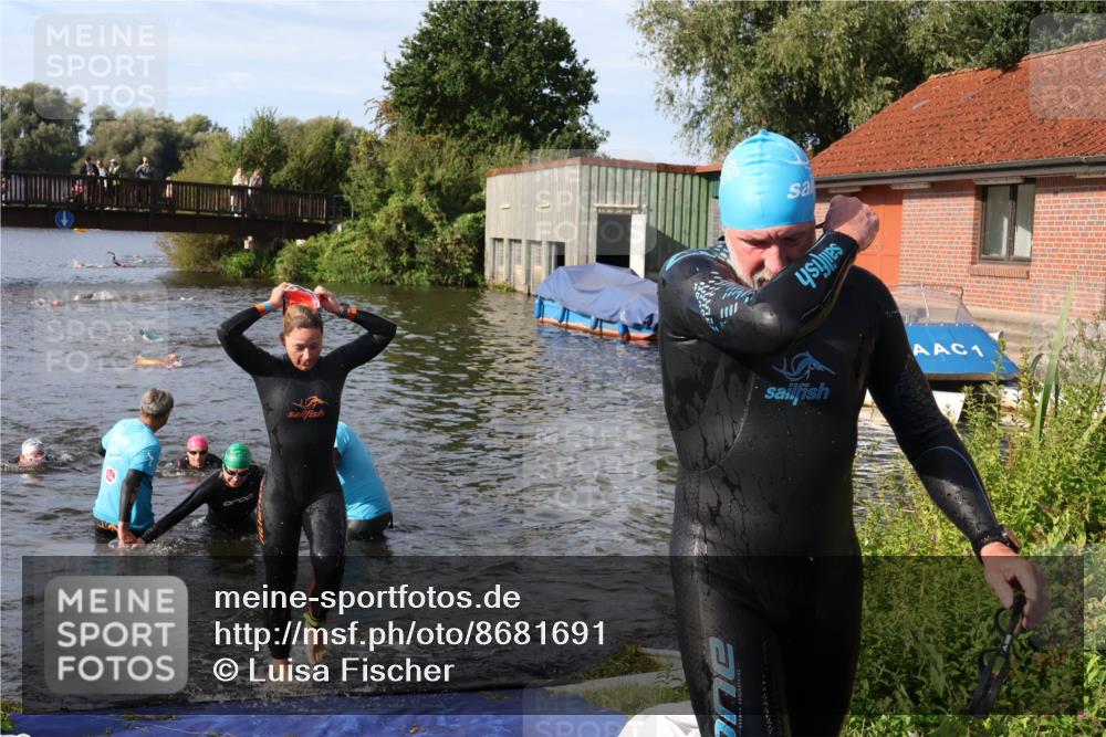 31.08.2025 - Elbe Triathlon Hamburg Luisa Fischer http://msf.ph/oto/8681691 31.08.2025 09:34:41 Schwimmen 850, 890, 902, 912 meine-sportfotos.de
