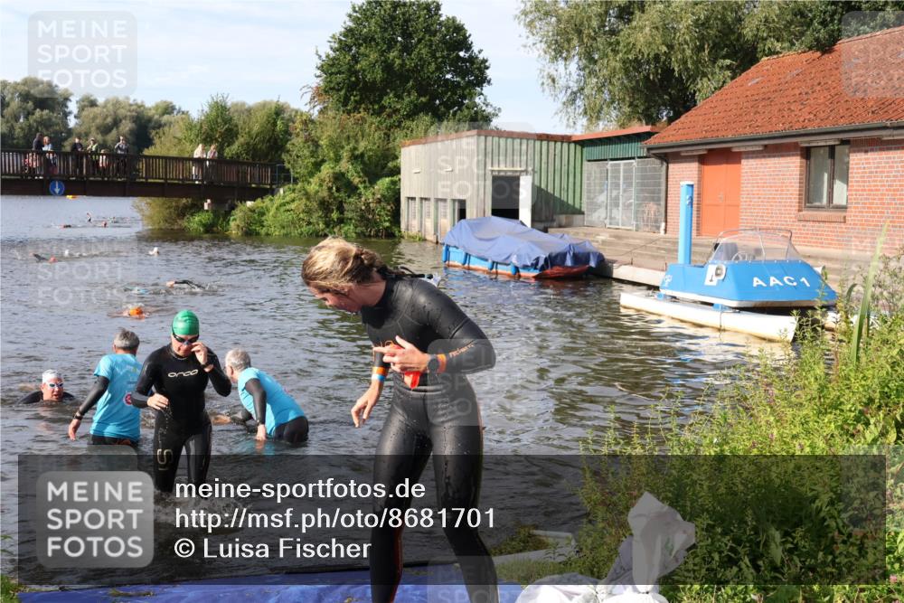 31.08.2025 - Elbe Triathlon Hamburg Luisa Fischer http://msf.ph/oto/8681701 31.08.2025 09:34:43 Schwimmen 675, 850, 890, 902, 912 meine-sportfotos.de