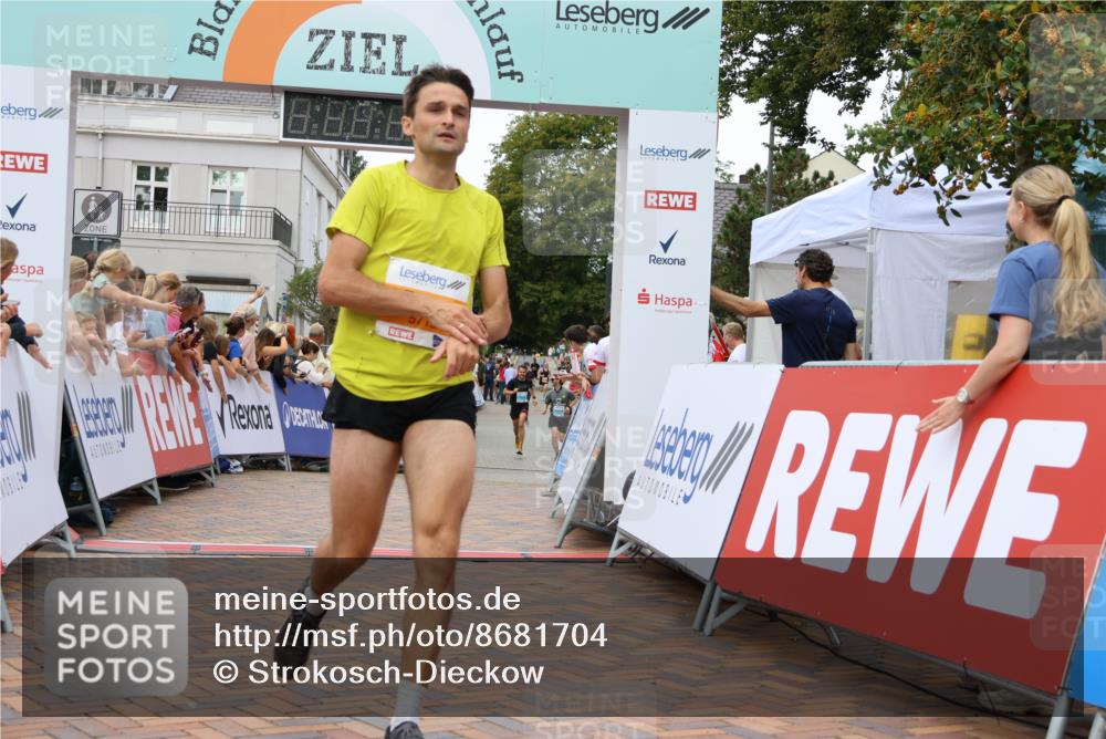 31.08.2025 - 21. Blankeneser Heldenlauf Strokosch-Dieckow http://msf.ph/oto/8681704 31.08.2025 12:06:06 Ziel 5715, 4002, 4406 meine-sportfotos.de