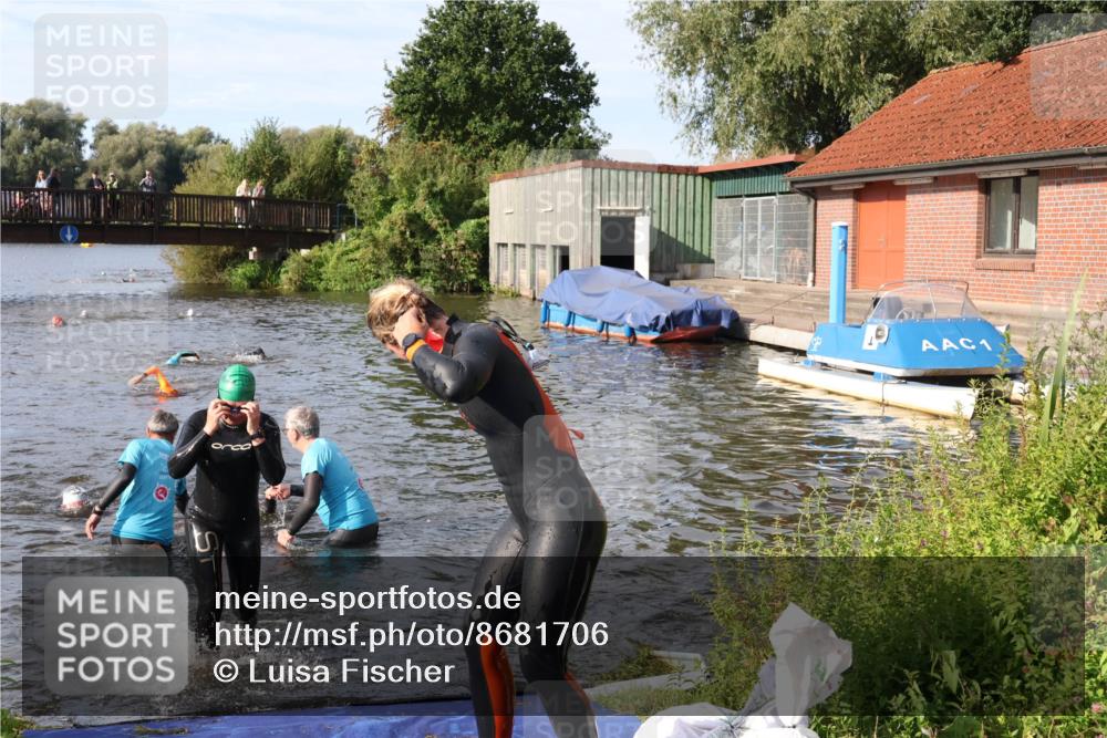31.08.2025 - Elbe Triathlon Hamburg Luisa Fischer http://msf.ph/oto/8681706 31.08.2025 09:34:43 Schwimmen 675, 850, 890, 902, 912 meine-sportfotos.de