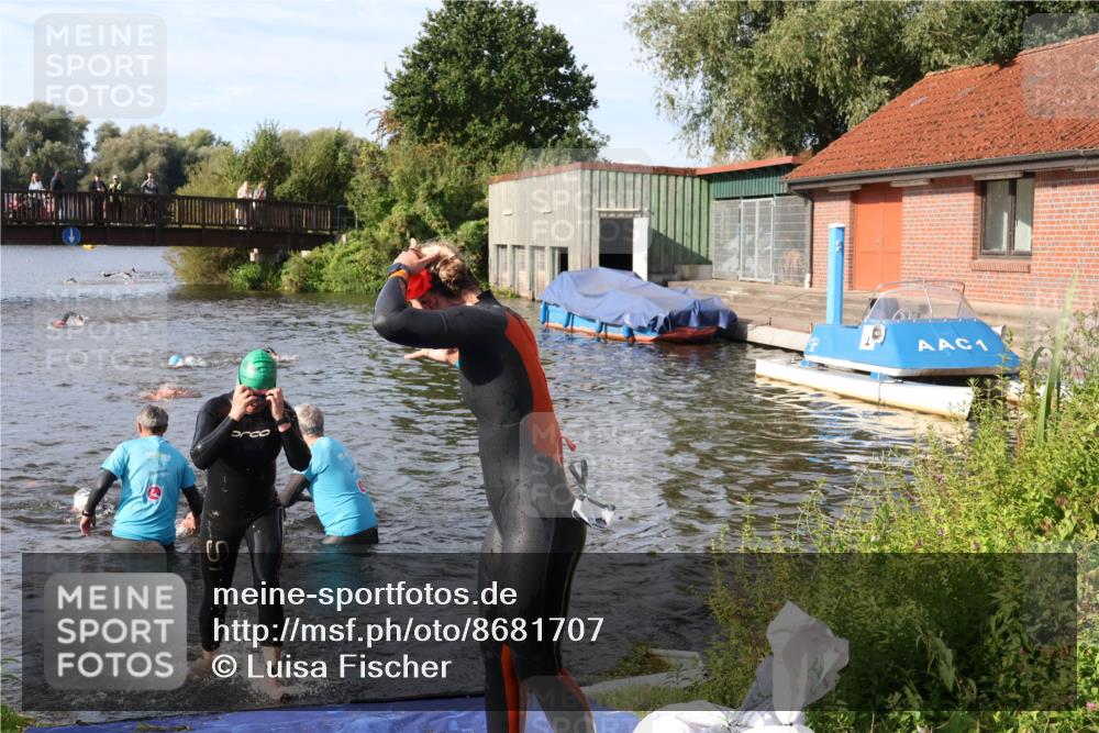 31.08.2025 - Elbe Triathlon Hamburg Luisa Fischer http://msf.ph/oto/8681707 31.08.2025 09:34:44 Schwimmen 675, 850, 890, 902, 912 meine-sportfotos.de