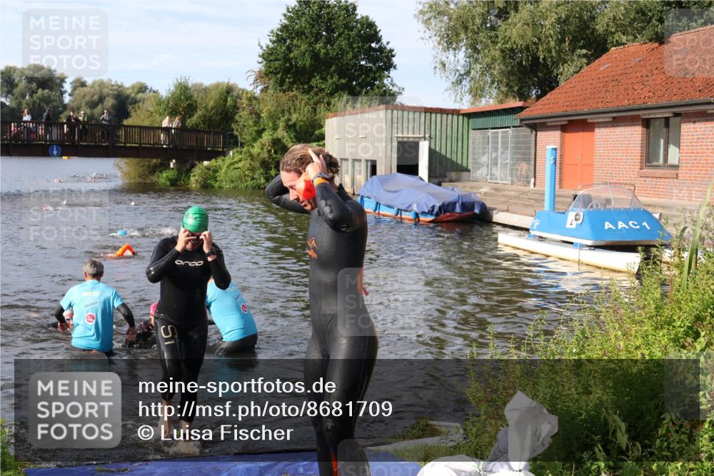 31.08.2025 - Elbe Triathlon Hamburg Luisa Fischer http://msf.ph/oto/8681709 31.08.2025 09:34:44 Schwimmen 675, 850, 890, 902, 912 meine-sportfotos.de