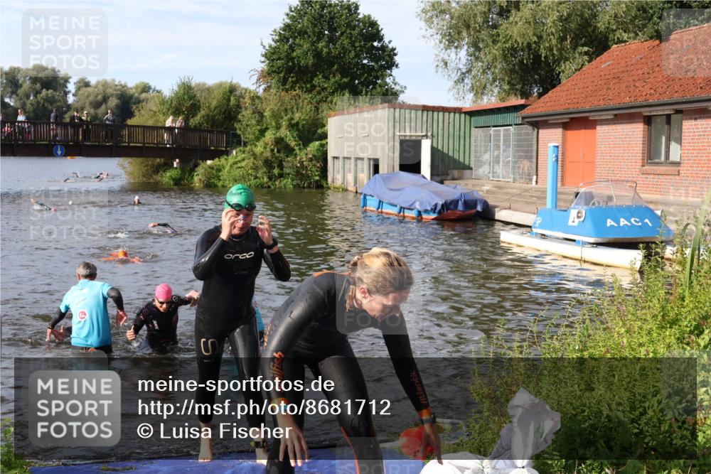 31.08.2025 - Elbe Triathlon Hamburg Luisa Fischer http://msf.ph/oto/8681712 31.08.2025 09:34:45 Schwimmen 675, 850, 902, 912 meine-sportfotos.de