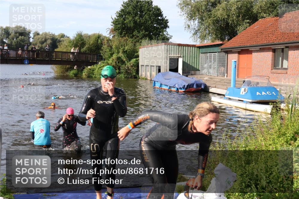 31.08.2025 - Elbe Triathlon Hamburg Luisa Fischer http://msf.ph/oto/8681716 31.08.2025 09:34:45 Schwimmen 675, 850, 902, 912 meine-sportfotos.de