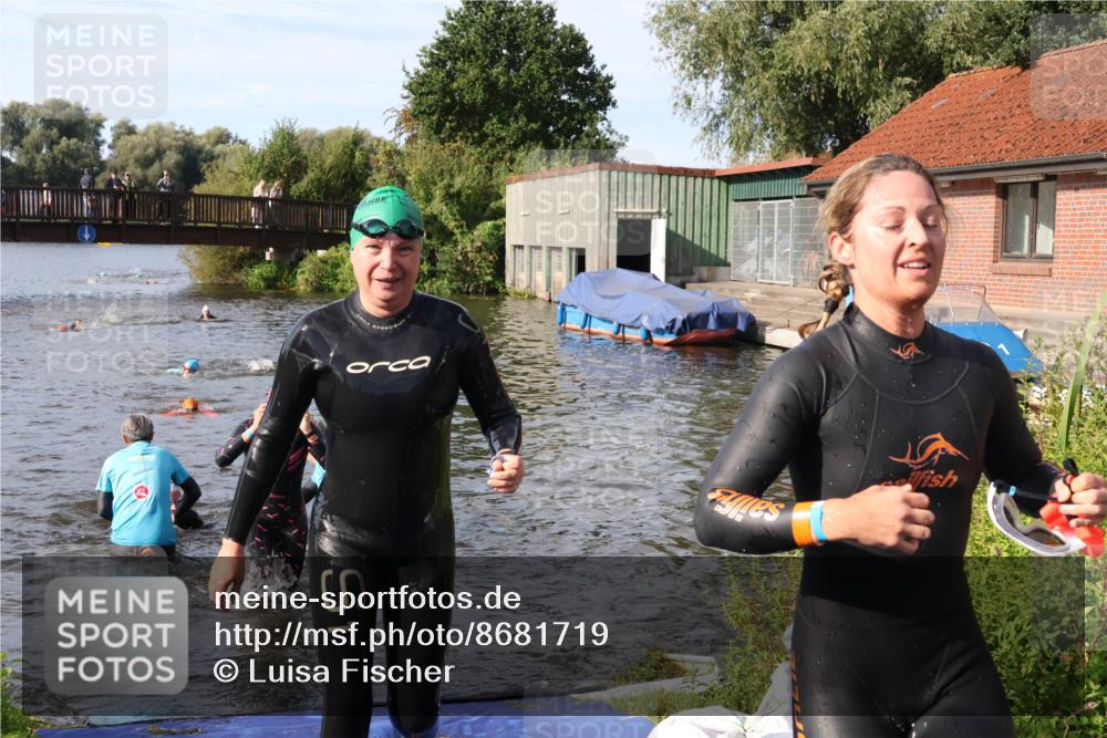 31.08.2025 - Elbe Triathlon Hamburg Luisa Fischer http://msf.ph/oto/8681719 31.08.2025 09:34:46 Schwimmen 675, 850, 902, 912 meine-sportfotos.de