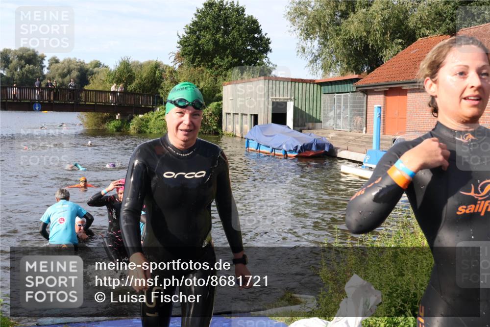 31.08.2025 - Elbe Triathlon Hamburg Luisa Fischer http://msf.ph/oto/8681721 31.08.2025 09:34:46 Schwimmen 675, 850, 902, 912 meine-sportfotos.de