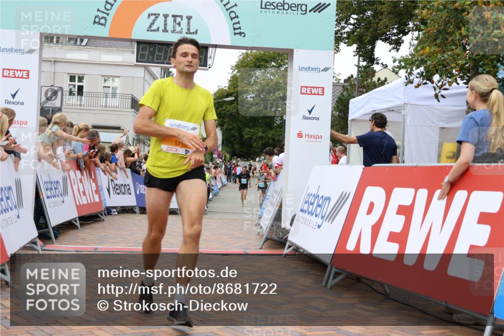 31.08.2025 - 21. Blankeneser Heldenlauf Strokosch-Dieckow http://msf.ph/oto/8681722 31.08.2025 12:06:06 Ziel 5715, 4002, 4406 meine-sportfotos.de