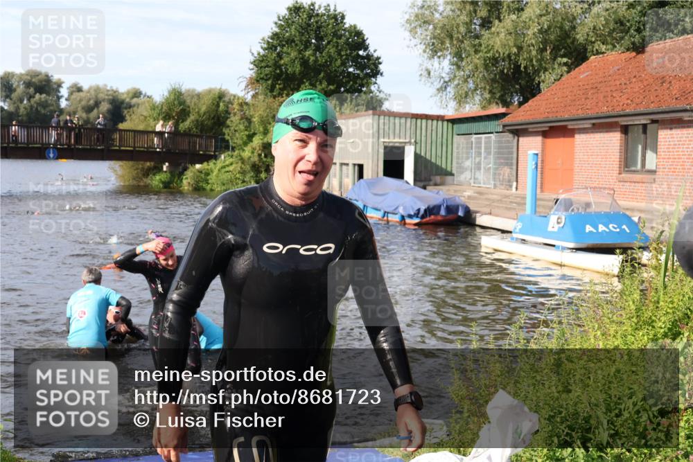31.08.2025 - Elbe Triathlon Hamburg Luisa Fischer http://msf.ph/oto/8681723 31.08.2025 09:34:47 Schwimmen 675, 850, 902, 912 meine-sportfotos.de