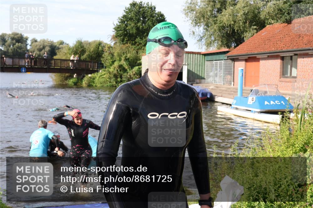 31.08.2025 - Elbe Triathlon Hamburg Luisa Fischer http://msf.ph/oto/8681725 31.08.2025 09:34:47 Schwimmen 675, 850, 902, 912 meine-sportfotos.de