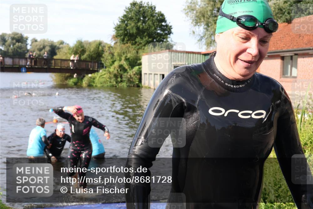 31.08.2025 - Elbe Triathlon Hamburg Luisa Fischer http://msf.ph/oto/8681728 31.08.2025 09:34:47 Schwimmen 675, 850, 902, 912 meine-sportfotos.de