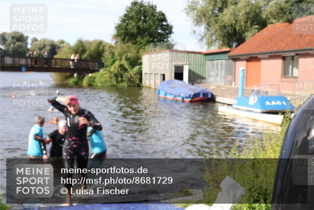 31.08.2025 - Elbe Triathlon Hamburg Luisa Fischer http://msf.ph/oto/8681729 31.08.2025 09:34:48 Schwimmen 675, 850, 902, 912 meine-sportfotos.de