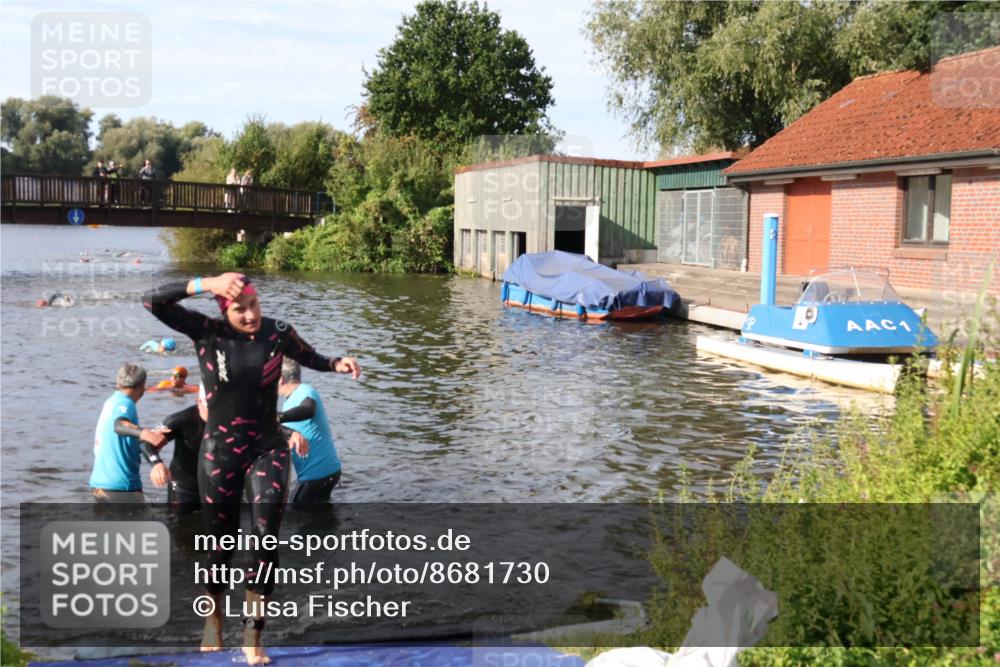 31.08.2025 - Elbe Triathlon Hamburg Luisa Fischer http://msf.ph/oto/8681730 31.08.2025 09:34:48 Schwimmen 675, 850, 902, 912 meine-sportfotos.de
