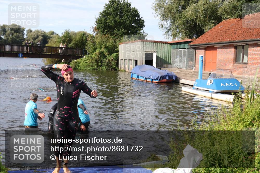 31.08.2025 - Elbe Triathlon Hamburg Luisa Fischer http://msf.ph/oto/8681732 31.08.2025 09:34:48 Schwimmen 675, 850, 902, 912 meine-sportfotos.de
