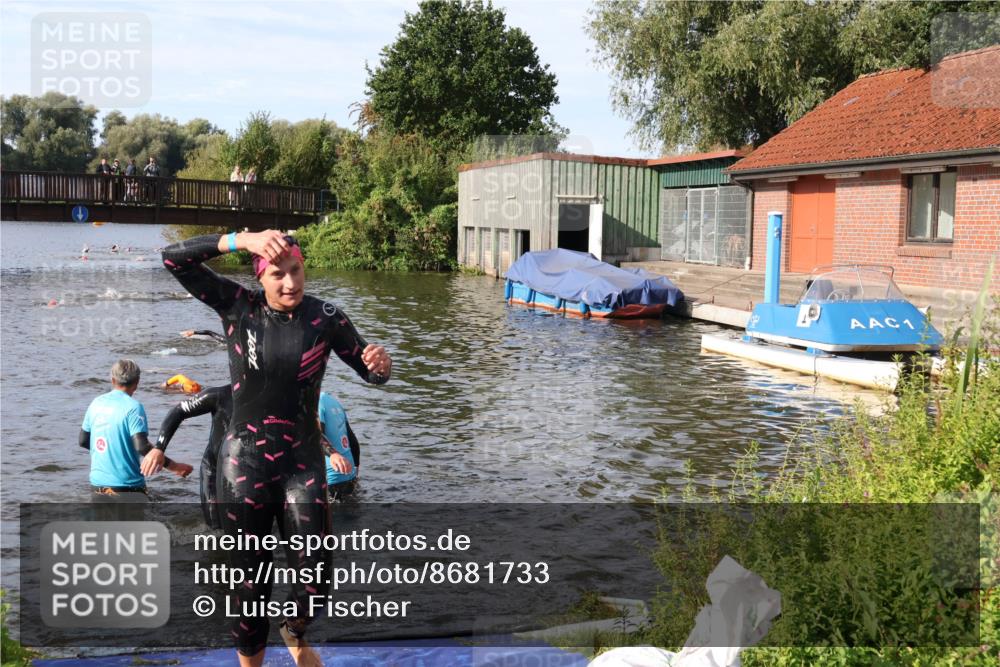 31.08.2025 - Elbe Triathlon Hamburg Luisa Fischer http://msf.ph/oto/8681733 31.08.2025 09:34:49 Schwimmen 675, 850, 902, 912 meine-sportfotos.de