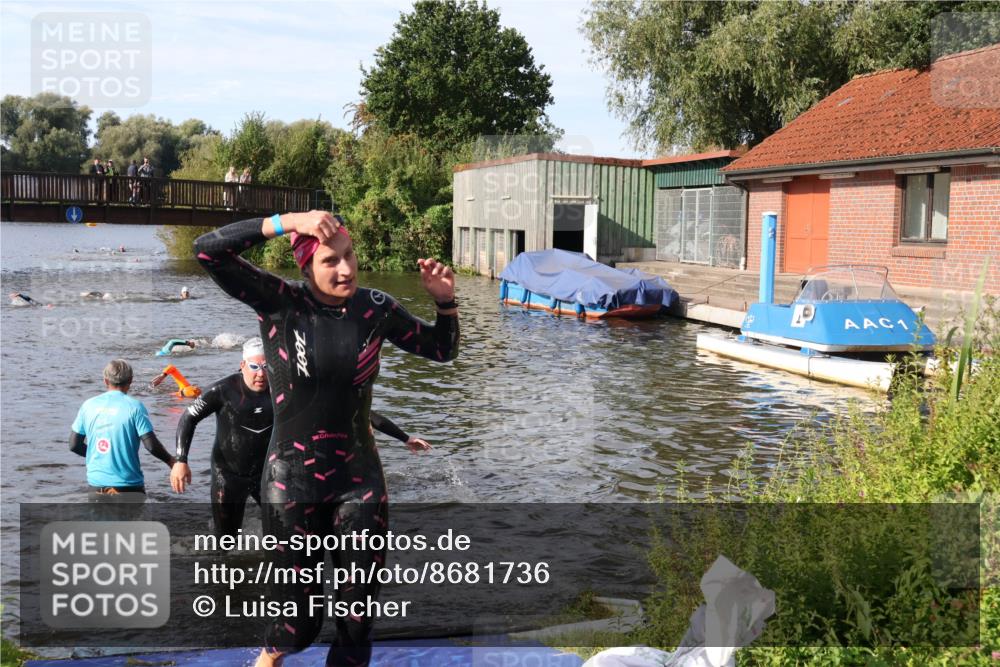 31.08.2025 - Elbe Triathlon Hamburg Luisa Fischer http://msf.ph/oto/8681736 31.08.2025 09:34:49 Schwimmen 675, 850, 902, 912 meine-sportfotos.de
