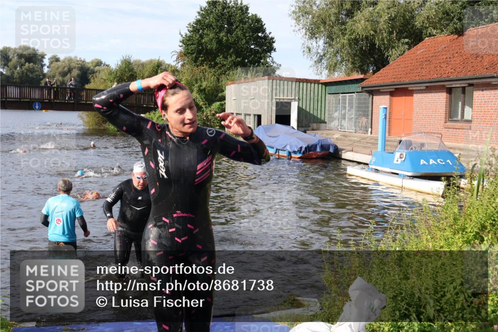 31.08.2025 - Elbe Triathlon Hamburg Luisa Fischer http://msf.ph/oto/8681738 31.08.2025 09:34:49 Schwimmen 675, 850, 902, 912 meine-sportfotos.de