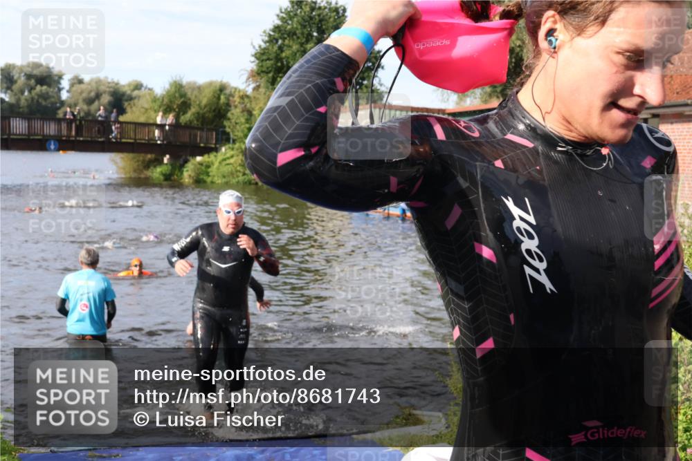 31.08.2025 - Elbe Triathlon Hamburg Luisa Fischer http://msf.ph/oto/8681743 31.08.2025 09:34:50 Schwimmen 675, 902, 912 meine-sportfotos.de