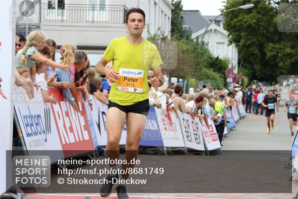 31.08.2025 - 21. Blankeneser Heldenlauf Strokosch-Dieckow http://msf.ph/oto/8681749 31.08.2025 12:06:04 Ziel 5715, 4162, 4002 meine-sportfotos.de