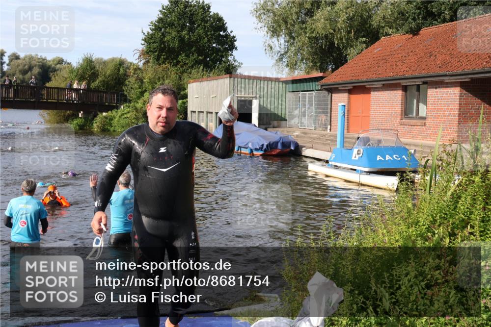 31.08.2025 - Elbe Triathlon Hamburg Luisa Fischer http://msf.ph/oto/8681754 31.08.2025 09:34:53 Schwimmen 675, 863, 912 meine-sportfotos.de