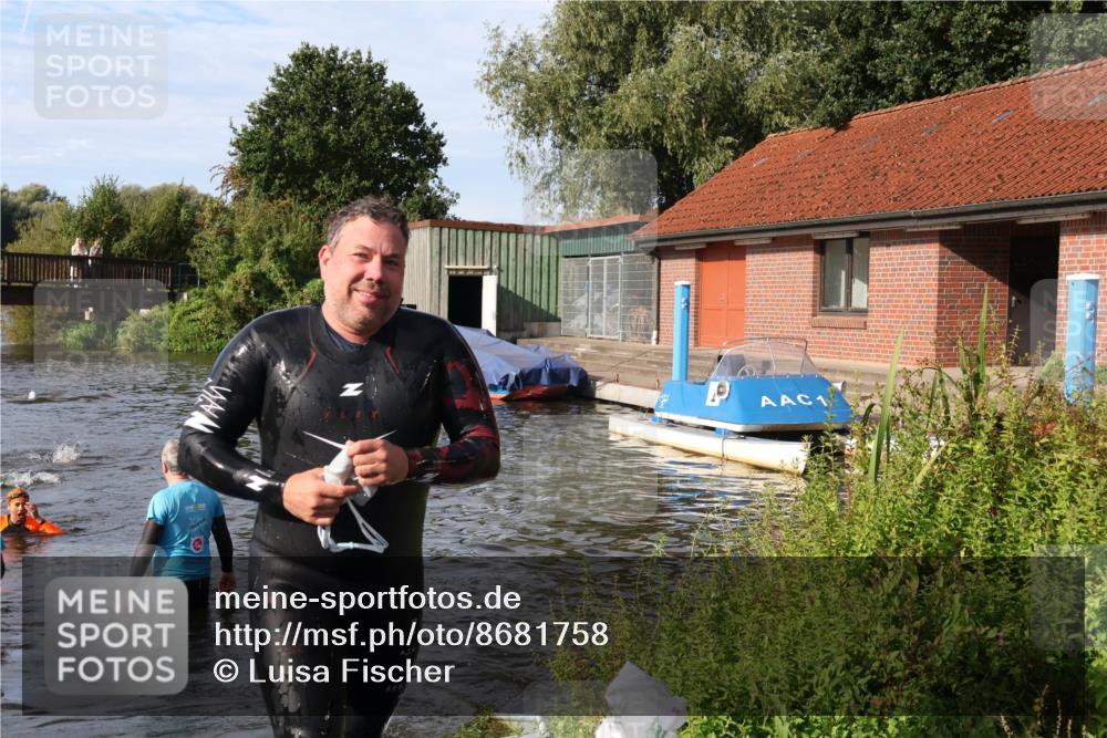 31.08.2025 - Elbe Triathlon Hamburg Luisa Fischer http://msf.ph/oto/8681758 31.08.2025 09:34:53 Schwimmen 675, 863, 912 meine-sportfotos.de