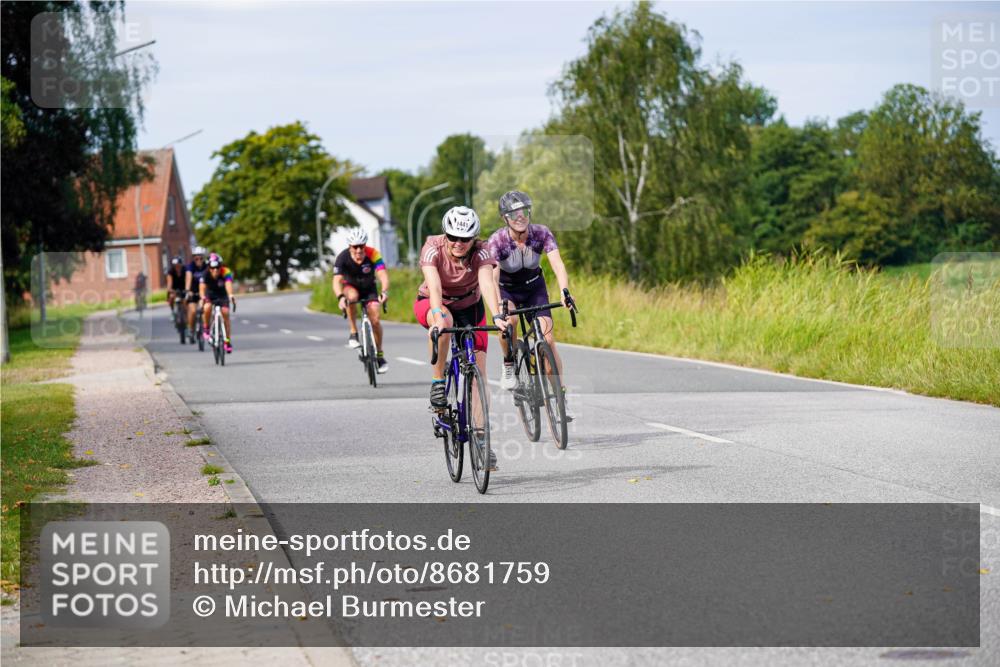 31.08.2025 - Elbe Triathlon Hamburg Michael Burmester http://msf.ph/oto/8681759 31.08.2025 10:57:59 Radfahren 1329, 1351, 1356, 1420, 1441, 1447, 1493, 1495 meine-sportfotos.de