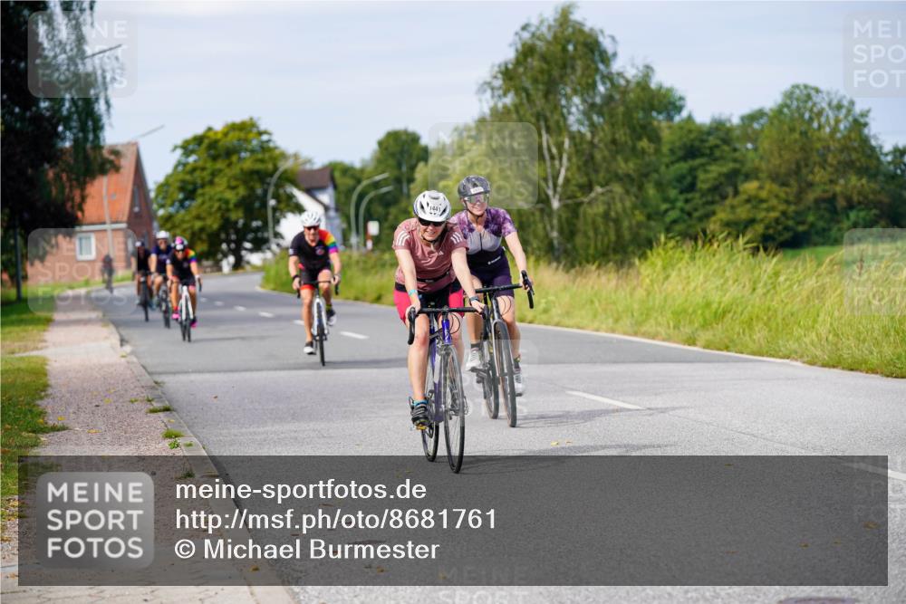 31.08.2025 - Elbe Triathlon Hamburg Michael Burmester http://msf.ph/oto/8681761 31.08.2025 10:57:59 Radfahren 1329, 1351, 1356, 1420, 1441, 1447, 1493, 1495 meine-sportfotos.de