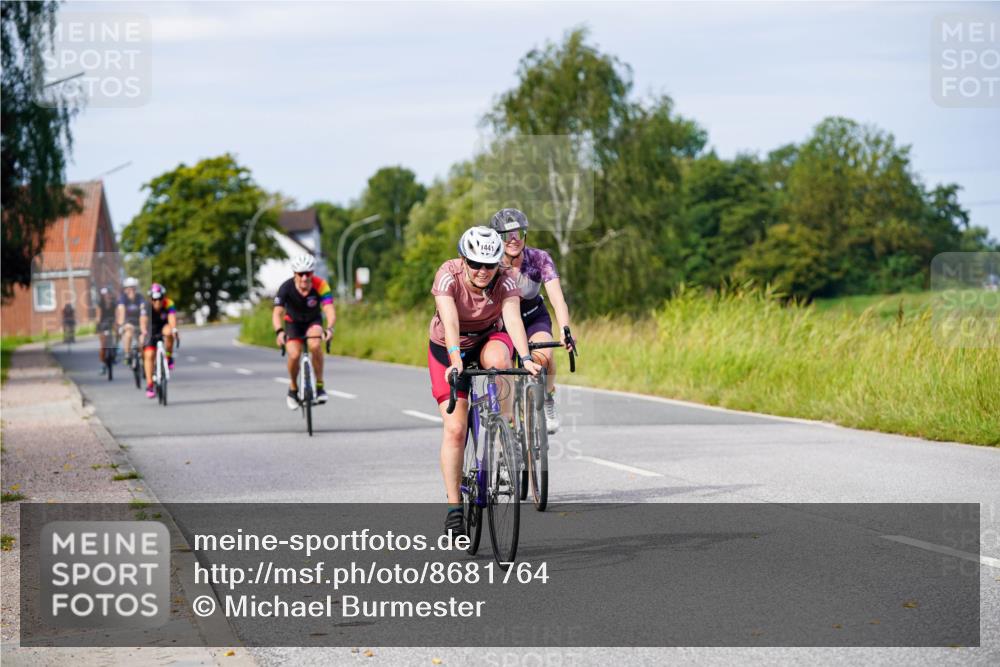 31.08.2025 - Elbe Triathlon Hamburg Michael Burmester http://msf.ph/oto/8681764 31.08.2025 10:57:59 Radfahren 1329, 1351, 1356, 1420, 1441, 1447, 1493, 1495 meine-sportfotos.de