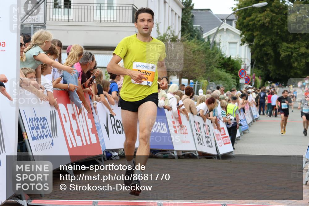 31.08.2025 - 21. Blankeneser Heldenlauf Strokosch-Dieckow http://msf.ph/oto/8681770 31.08.2025 12:06:04 Ziel 5715, 4162, 4002 meine-sportfotos.de