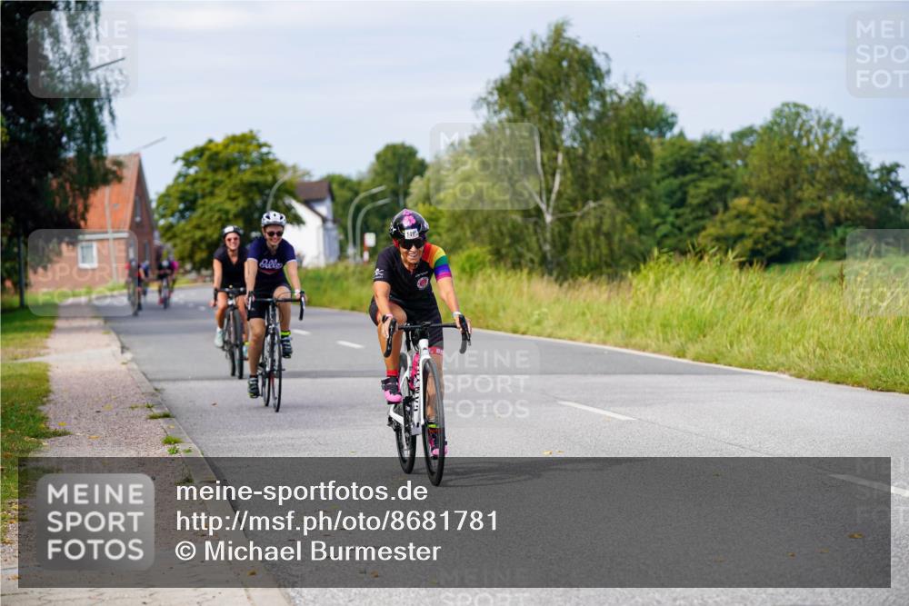 31.08.2025 - Elbe Triathlon Hamburg Michael Burmester http://msf.ph/oto/8681781 31.08.2025 10:58:02 Radfahren 1329, 1351, 1356, 1420, 1441, 1495 meine-sportfotos.de