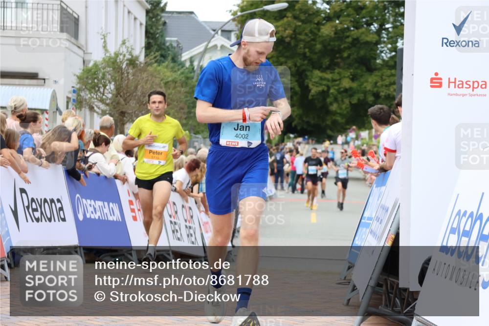 31.08.2025 - 21. Blankeneser Heldenlauf Strokosch-Dieckow http://msf.ph/oto/8681788 31.08.2025 12:06:02 Ziel 5715, 4162, 4002 meine-sportfotos.de