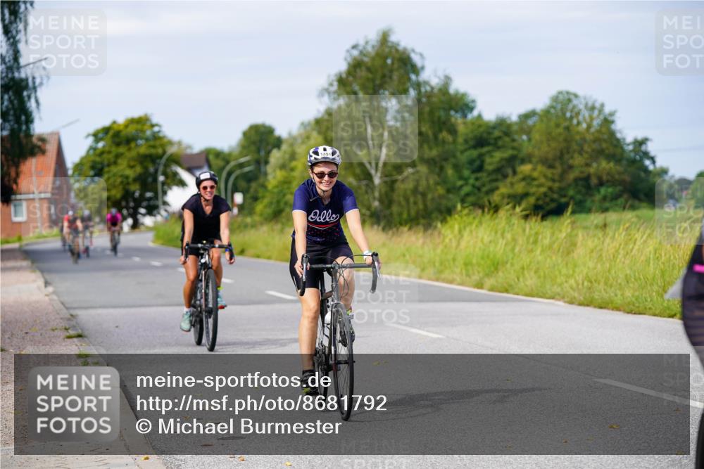 31.08.2025 - Elbe Triathlon Hamburg Michael Burmester http://msf.ph/oto/8681792 31.08.2025 10:58:04 Radfahren 1299, 1329, 1351, 1353, 1356, 1495 meine-sportfotos.de