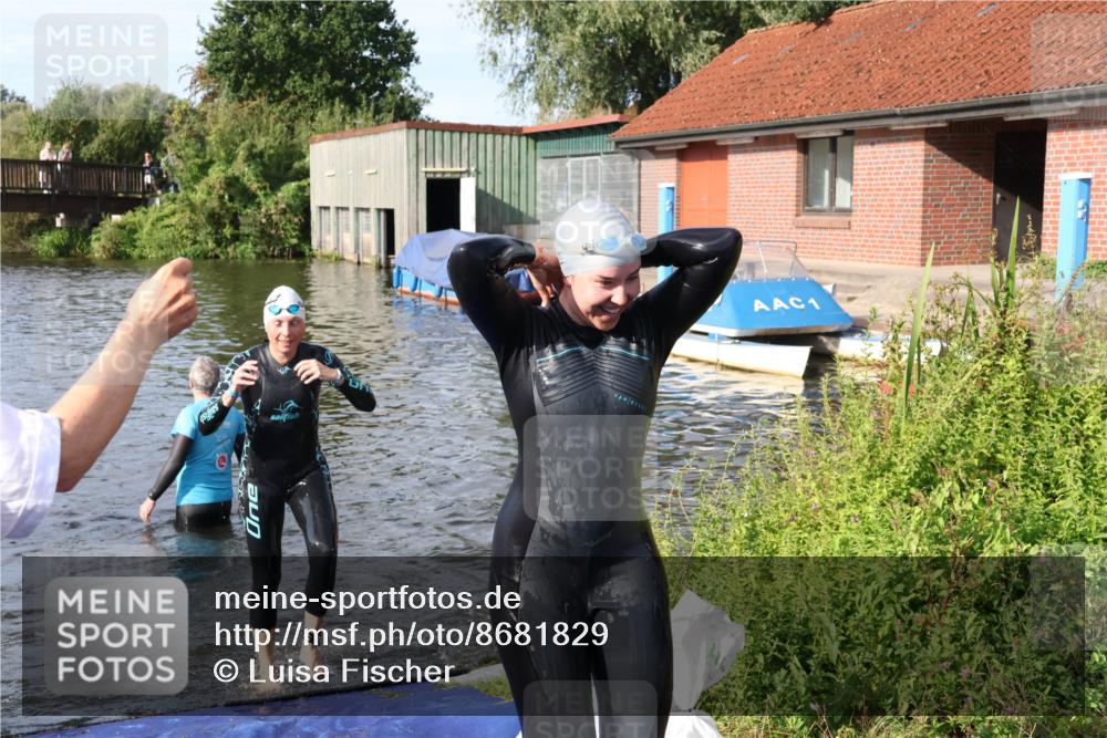 31.08.2025 - Elbe Triathlon Hamburg Luisa Fischer http://msf.ph/oto/8681829 31.08.2025 09:35:28 Schwimmen 781, 903, 914 meine-sportfotos.de