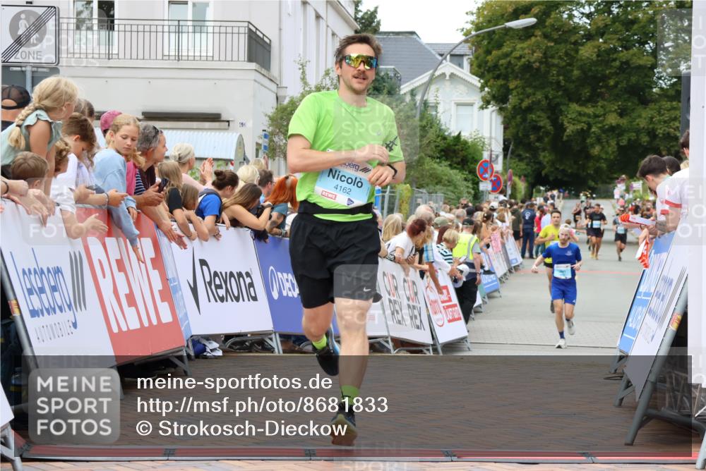 31.08.2025 - 21. Blankeneser Heldenlauf Strokosch-Dieckow http://msf.ph/oto/8681833 31.08.2025 12:05:57 Ziel 5762, 4392, 4162 meine-sportfotos.de
