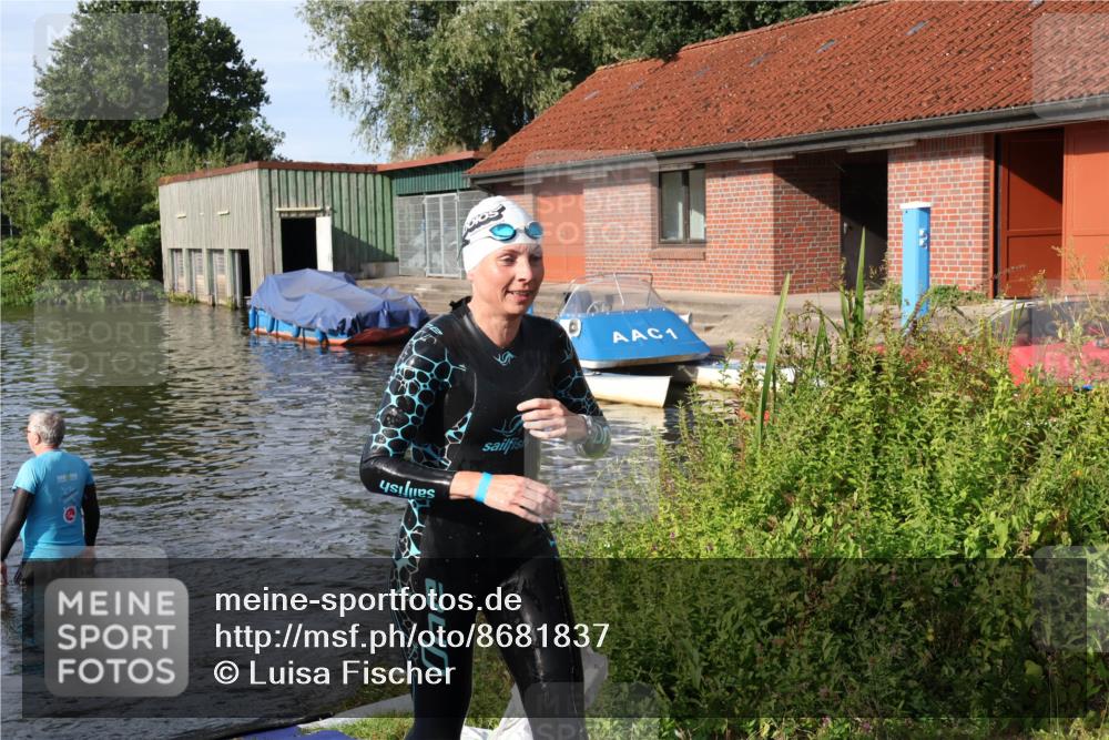 31.08.2025 - Elbe Triathlon Hamburg Luisa Fischer http://msf.ph/oto/8681837 31.08.2025 09:35:30 Schwimmen 781, 903 meine-sportfotos.de