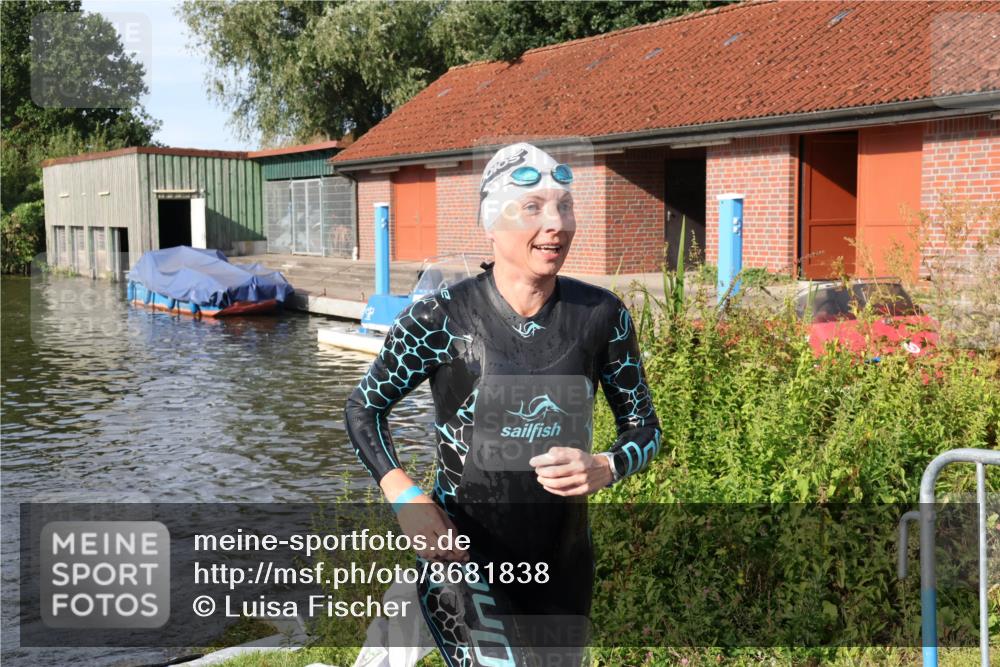 31.08.2025 - Elbe Triathlon Hamburg Luisa Fischer http://msf.ph/oto/8681838 31.08.2025 09:35:30 Schwimmen 781, 903 meine-sportfotos.de