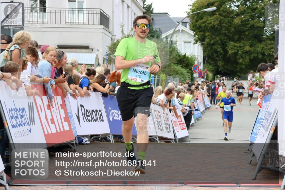 31.08.2025 - 21. Blankeneser Heldenlauf Strokosch-Dieckow http://msf.ph/oto/8681841 31.08.2025 12:05:57 Ziel 5762, 4392, 4162 meine-sportfotos.de