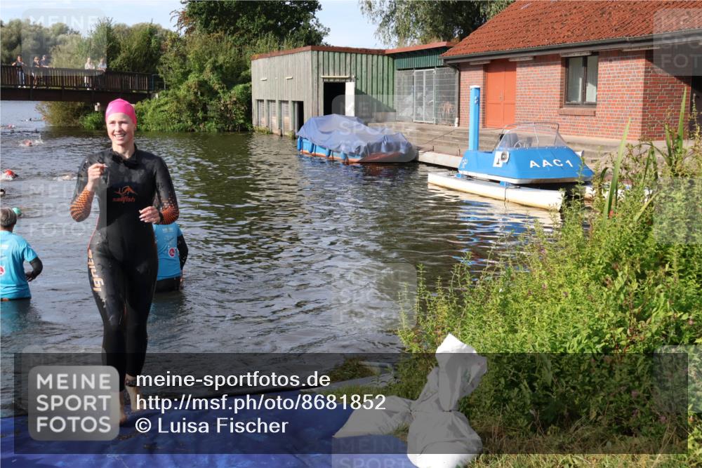 31.08.2025 - Elbe Triathlon Hamburg Luisa Fischer http://msf.ph/oto/8681852 31.08.2025 09:36:03 Schwimmen 824 meine-sportfotos.de