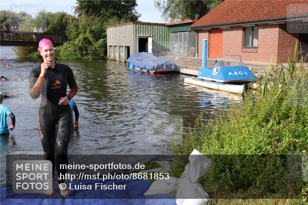 31.08.2025 - Elbe Triathlon Hamburg Luisa Fischer http://msf.ph/oto/8681853 31.08.2025 09:36:03 Schwimmen 824 meine-sportfotos.de