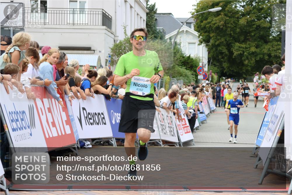 31.08.2025 - 21. Blankeneser Heldenlauf Strokosch-Dieckow http://msf.ph/oto/8681856 31.08.2025 12:05:57 Ziel 5762, 4392, 4162 meine-sportfotos.de