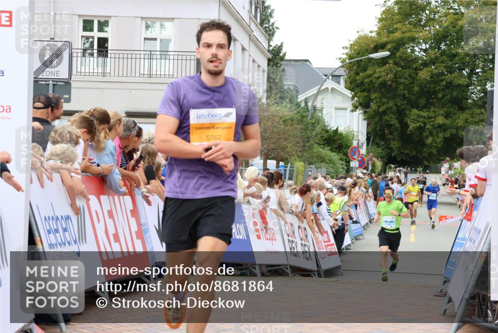 31.08.2025 - 21. Blankeneser Heldenlauf Strokosch-Dieckow http://msf.ph/oto/8681864 31.08.2025 12:05:52 Ziel 5762, 4392, 4162 meine-sportfotos.de