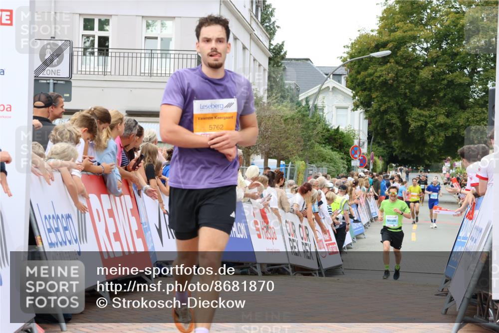 31.08.2025 - 21. Blankeneser Heldenlauf Strokosch-Dieckow http://msf.ph/oto/8681870 31.08.2025 12:05:52 Ziel 5762, 4392, 4162 meine-sportfotos.de