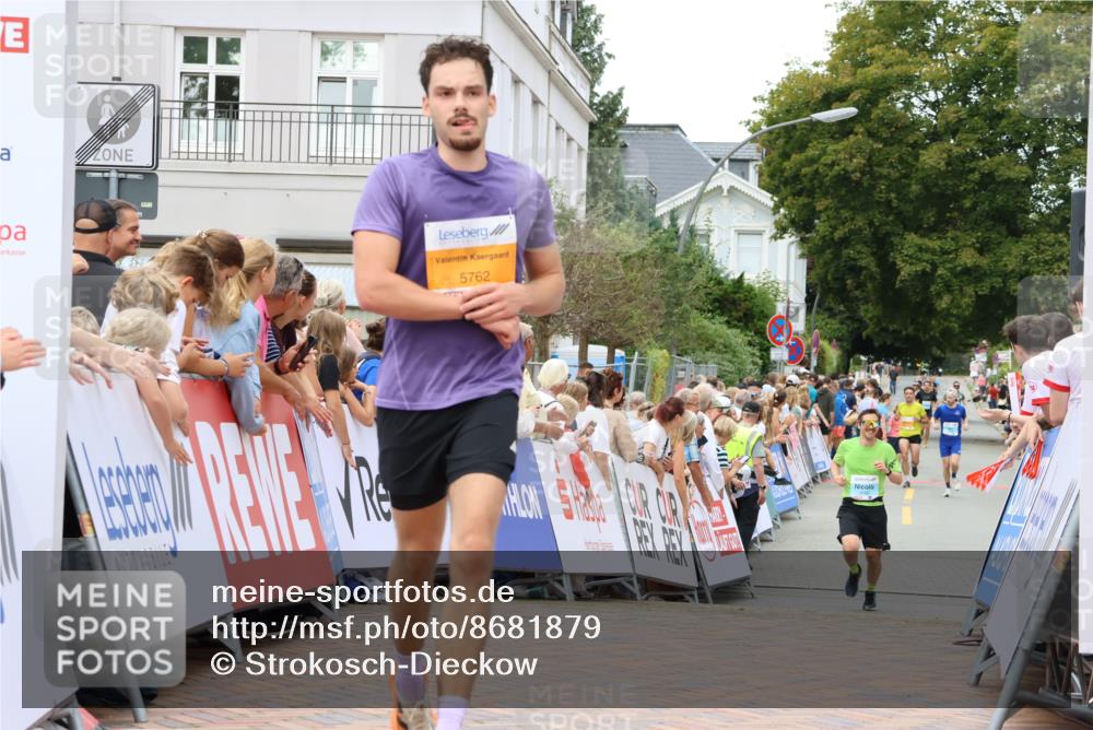 31.08.2025 - 21. Blankeneser Heldenlauf Strokosch-Dieckow http://msf.ph/oto/8681879 31.08.2025 12:05:52 Ziel 5762, 4392, 4162 meine-sportfotos.de