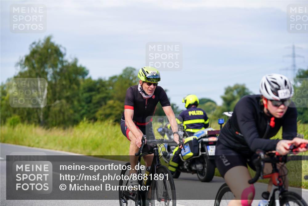 31.08.2025 - Elbe Triathlon Hamburg Michael Burmester http://msf.ph/oto/8681891 31.08.2025 10:58:55 Radfahren 1280, 1327, 1387, 1394, 1575 meine-sportfotos.de