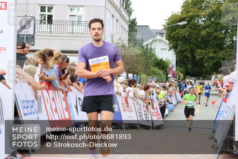 31.08.2025 - 21. Blankeneser Heldenlauf Strokosch-Dieckow http://msf.ph/oto/8681893 31.08.2025 12:05:52 Ziel 5762, 4392, 4162 meine-sportfotos.de