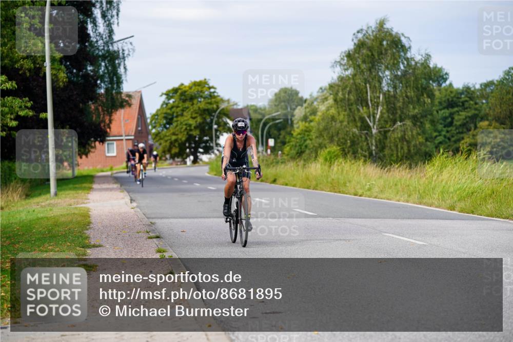 31.08.2025 - Elbe Triathlon Hamburg Michael Burmester http://msf.ph/oto/8681895 31.08.2025 10:58:58 Radfahren 1327, 1387, 1394 meine-sportfotos.de