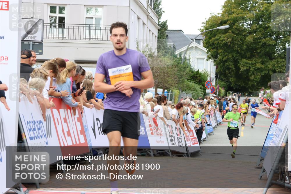 31.08.2025 - 21. Blankeneser Heldenlauf Strokosch-Dieckow http://msf.ph/oto/8681900 31.08.2025 12:05:52 Ziel 5762, 4392, 4162 meine-sportfotos.de