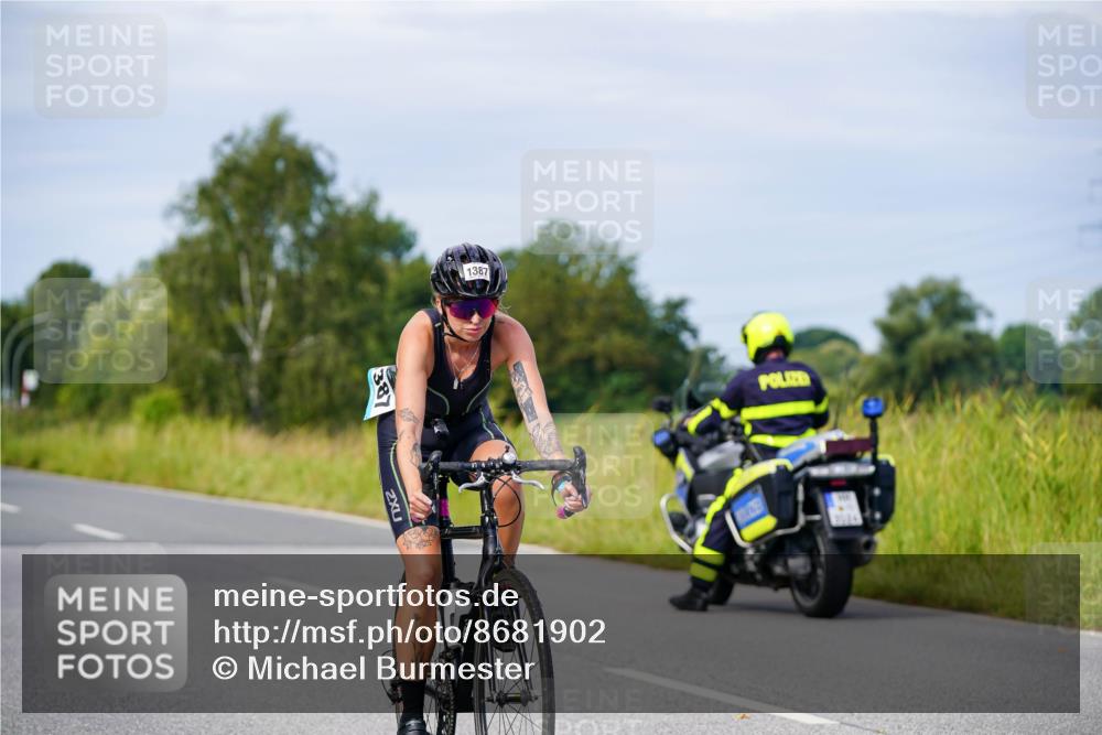 31.08.2025 - Elbe Triathlon Hamburg Michael Burmester http://msf.ph/oto/8681902 31.08.2025 10:58:59 Radfahren 1369, 1387 meine-sportfotos.de