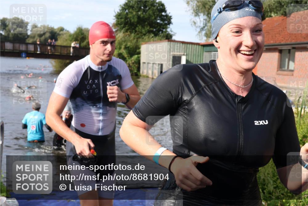31.08.2025 - Elbe Triathlon Hamburg Luisa Fischer http://msf.ph/oto/8681904 31.08.2025 09:36:33 Schwimmen 765, 807, 822, 926 meine-sportfotos.de