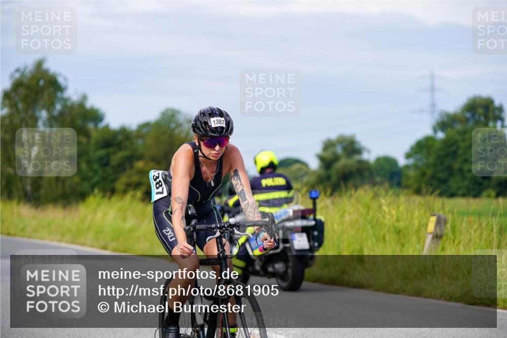 31.08.2025 - Elbe Triathlon Hamburg Michael Burmester http://msf.ph/oto/8681905 31.08.2025 10:58:59 Radfahren 1369, 1387 meine-sportfotos.de